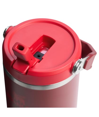 Wide opening on STANLEY IceFlow 2.0 for easy filling and cleaning.