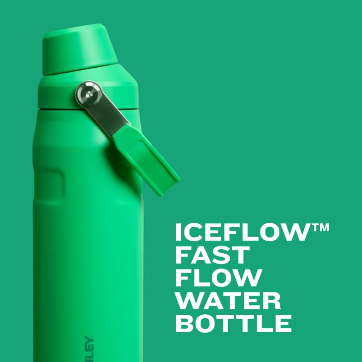 STANLEY IceFlow Fast Flow bottle integrated cap holder keeps the cap secure.