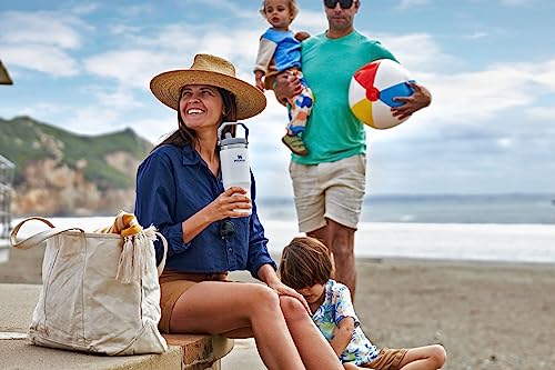 Stanley ergonomic tumbler shape fits naturally in the hand.