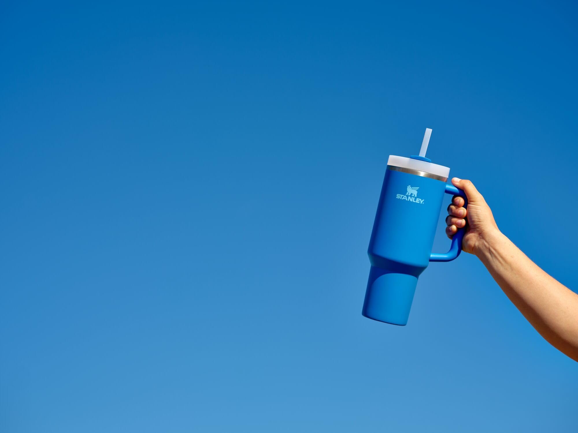 Stanley Quencher H2.0 40 oz Azure dishwasher safe for simple cleaning.