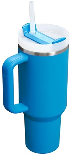 Stanley Quencher H2.0 40 oz Azure FlowState lid for leak-resistant sipping.