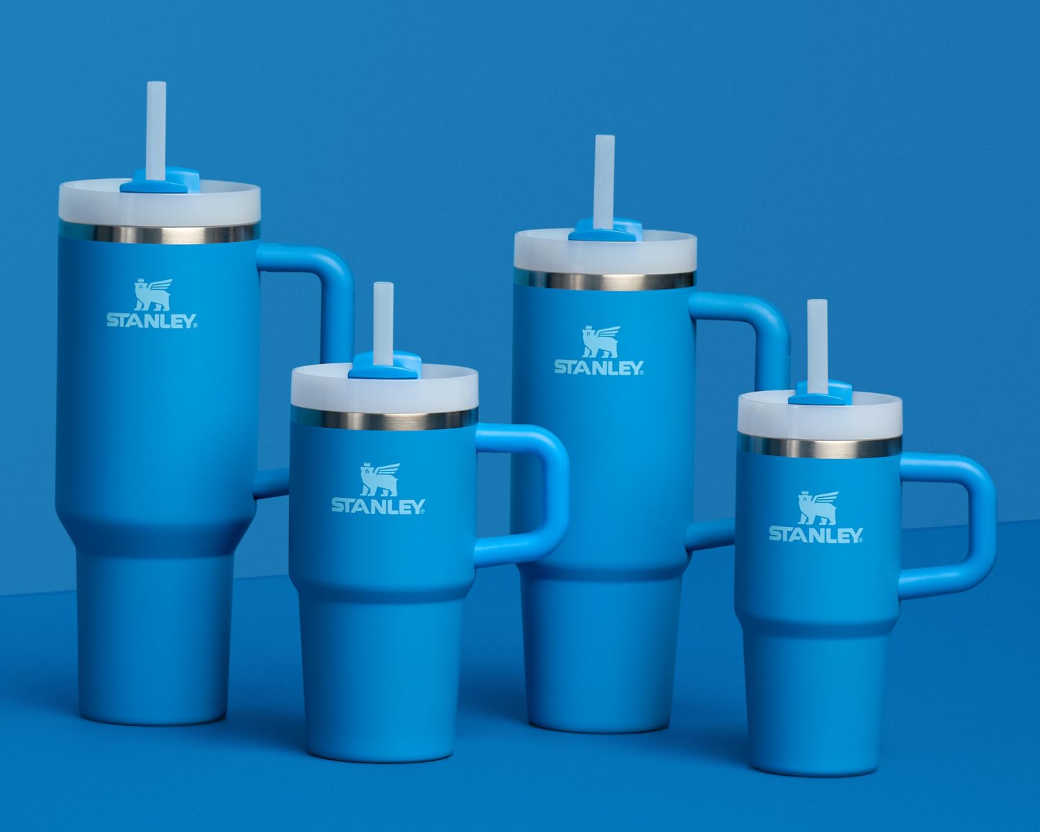 Stanley Quencher H2.0 40 oz Azure travel-ready for day trips.