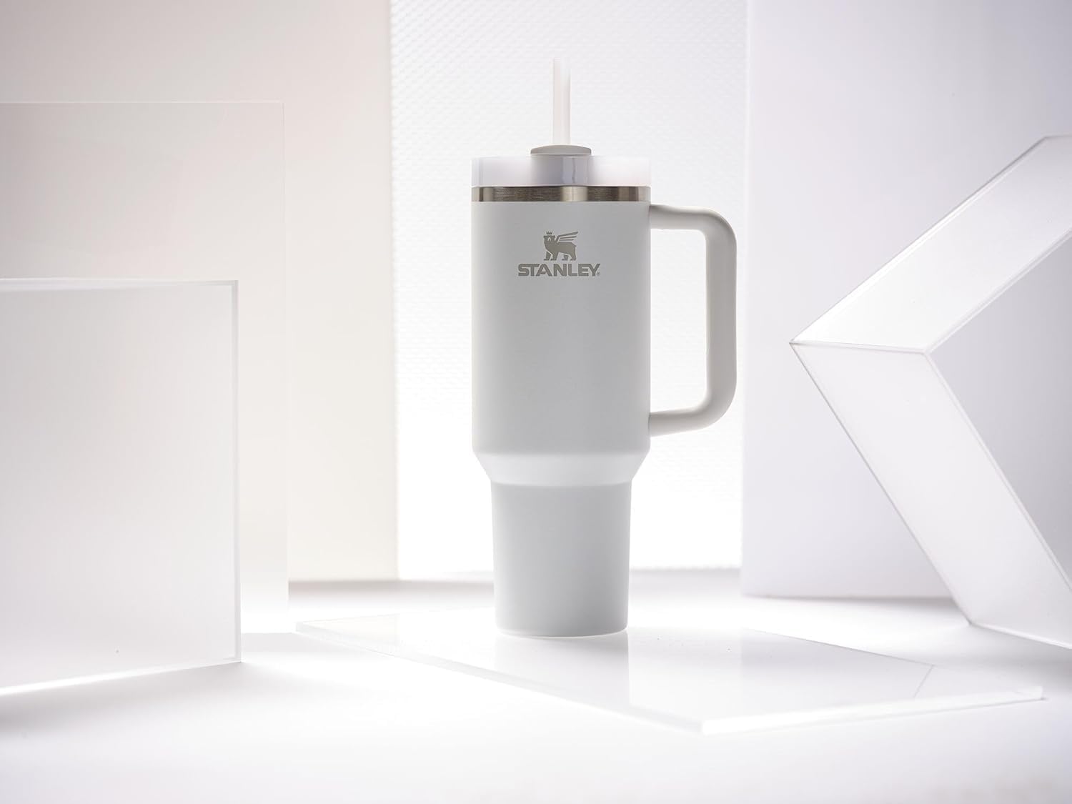 Tumbler and lid are dishwasher safe for simple cleaning