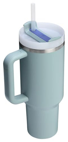STANLEY Quencher H2.0 ergonomic handle closeup for easy carrying