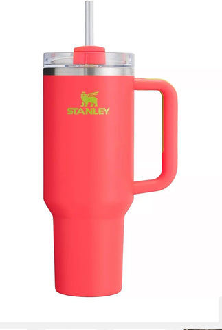 STANLEY Quencher H2.0 with lid and straw, ideal for all-day hydration and spill resistance.