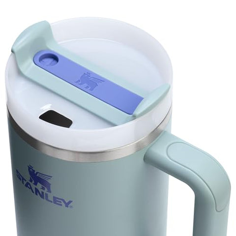 STANLEY Quencher H2.0 FlowState lid with three positions for versatile sipping