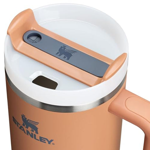 STANLEY Quencher H2.0 with ergonomic comfort-grip handle for easy carrying.