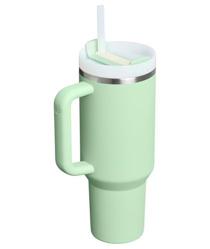 Narrow base fits most cup holders for convenient travel use of STANLEY Quencher H2.0.