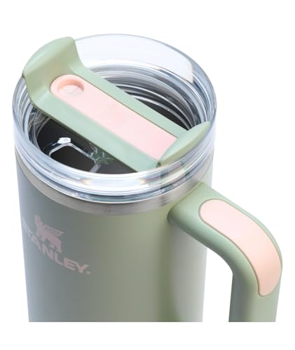 STANLEY Quencher H2.0 30oz Tumbler in Agave for long-lasting iced drinks.