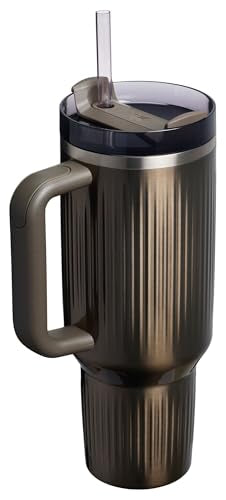 Stanley Quencher H2-0 fits most cup holders for easy travel
