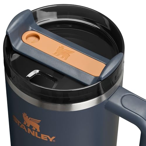 STANLEY Quencher H2.0 FlowState lid offers versatile sipping options.