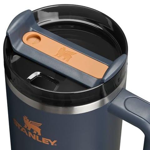 STANLEY Quencher H2.0 FlowState lid offers versatile sipping options.