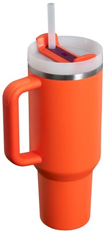 FlowState lid on STANLEY Quencher H2.0 with three positions for spills control.