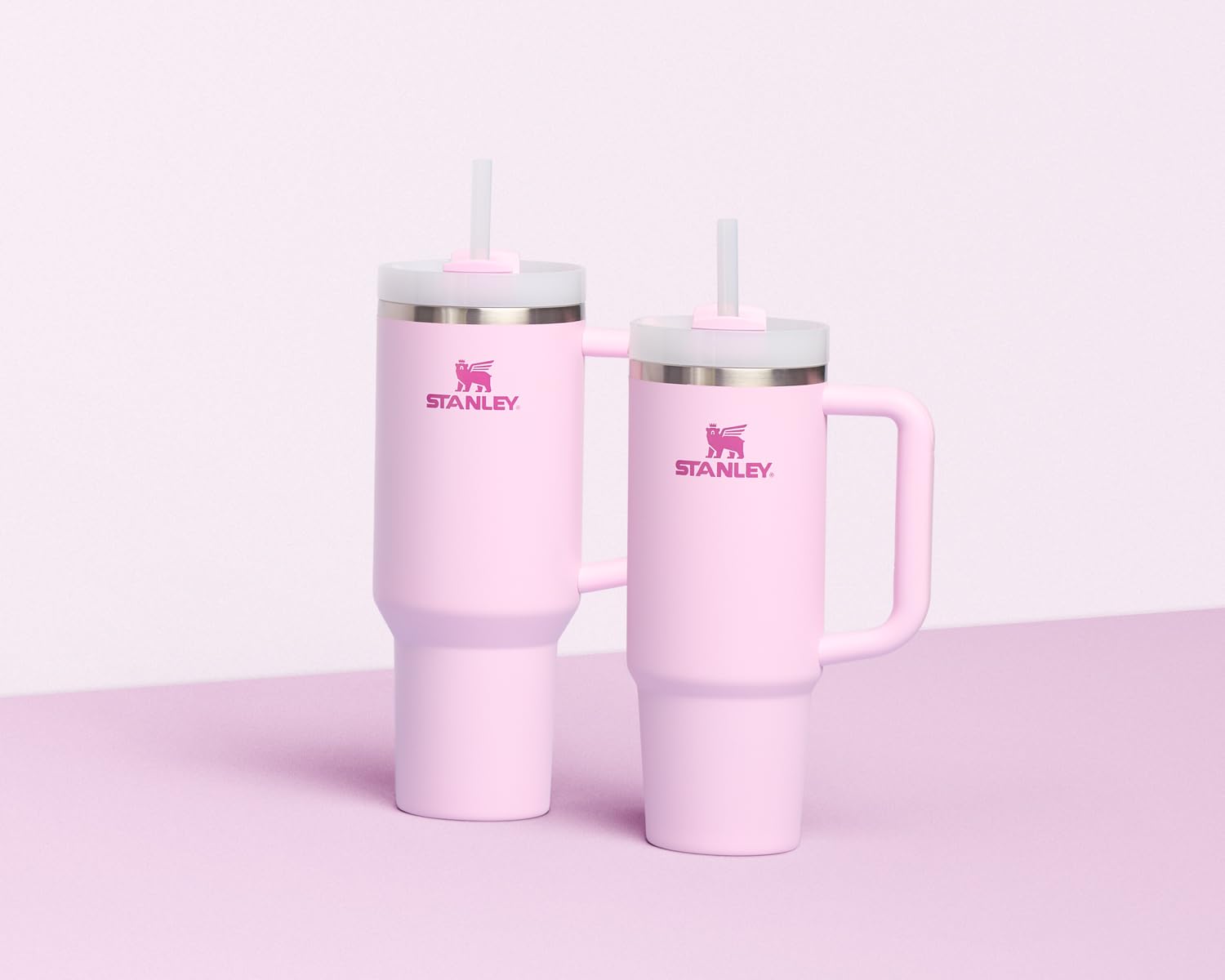 STANLEY Quencher H2.0 40 oz keeps drinks cold for hours.