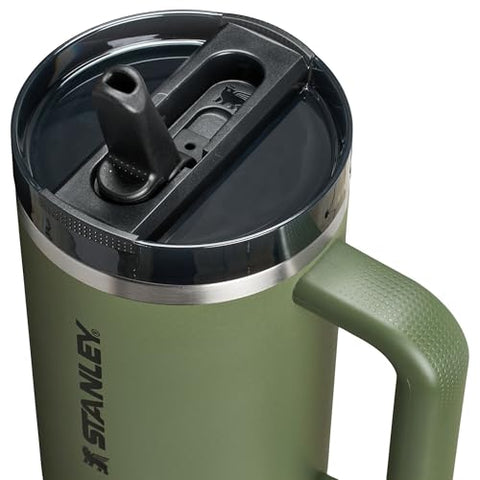 Stanley Quencher ProTour built-in straw for quick hydration during workouts.