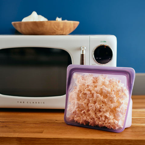 Stasher pinch-loc seal ensures a leak-free bag for safe lunches.