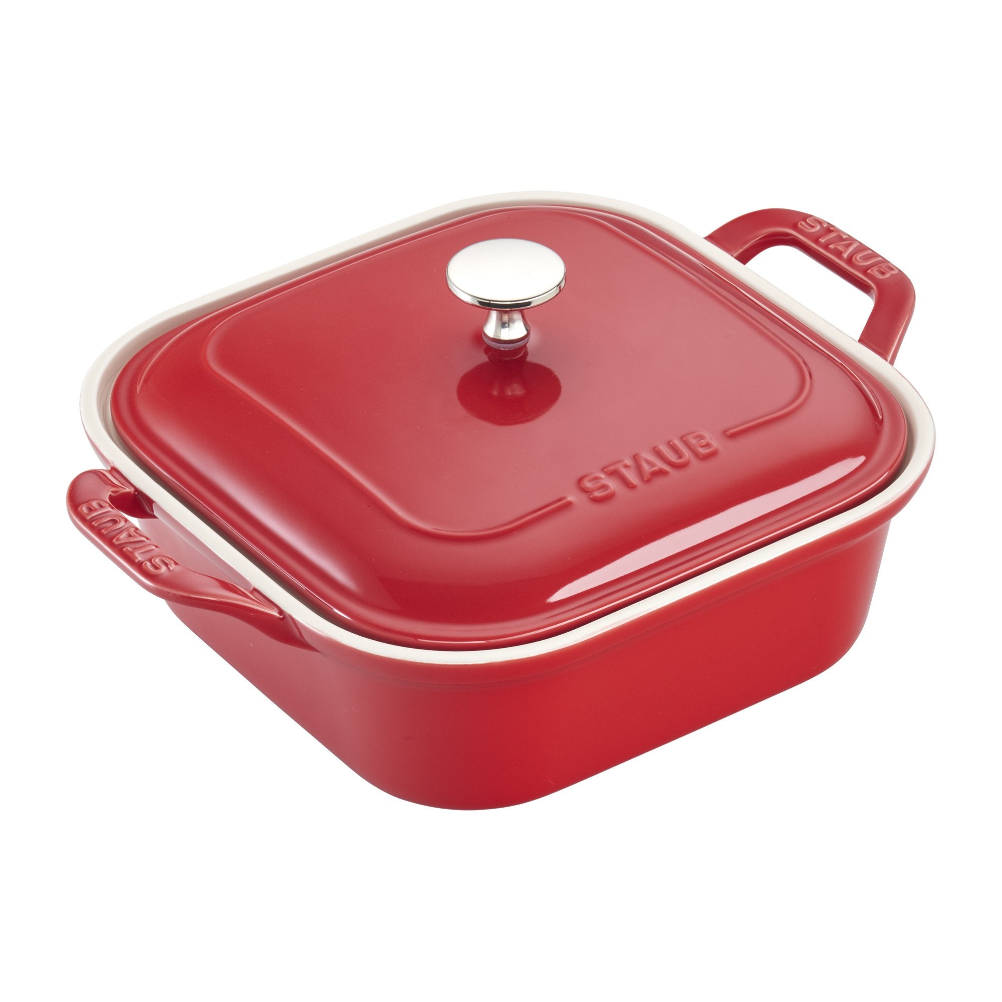 Staub enamel glaze close-up highlighting moisture resistance and shine.