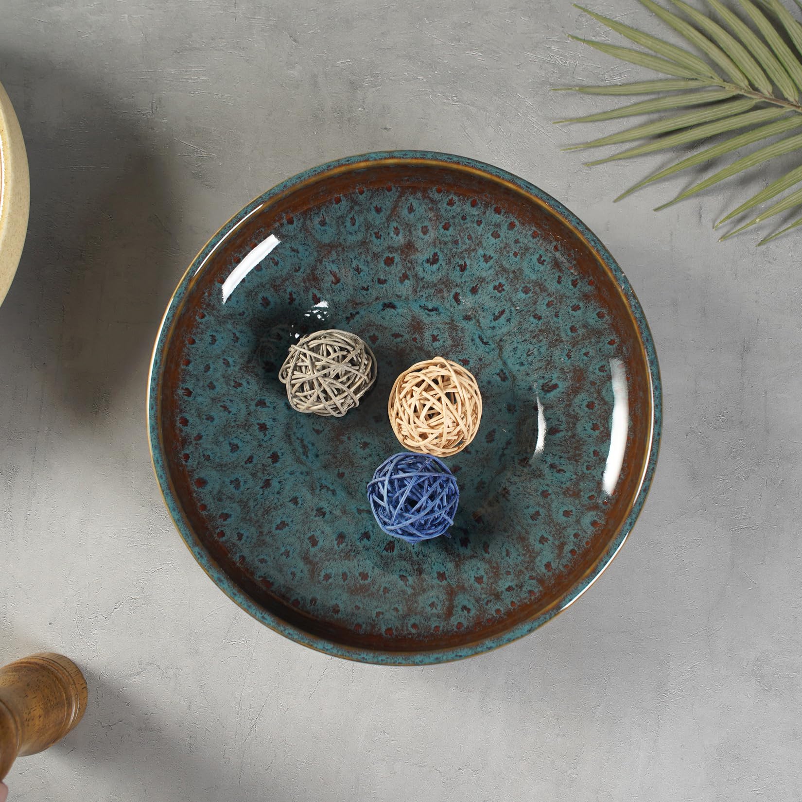 STE-CER Peacock bowl on table as versatile decor and fruit display