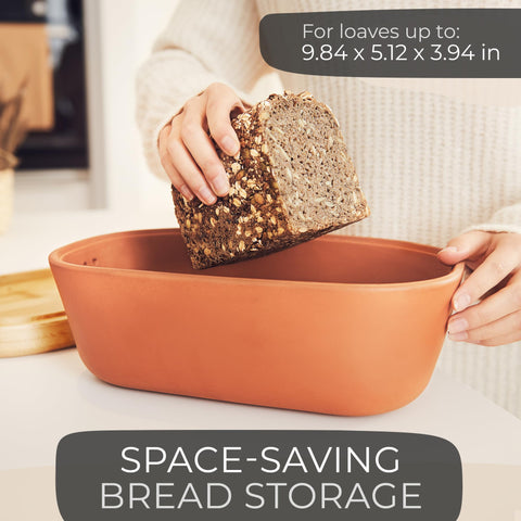 Steinzeit bottom grooves enhance airflow around loaves for crust maintenance.