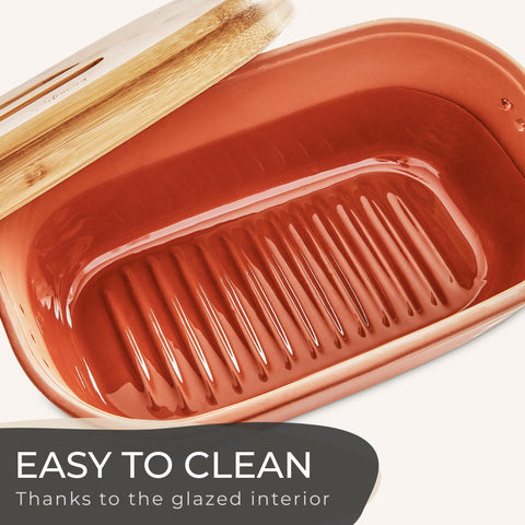 Steinzeit one-handed lid lift for quick access to bread.