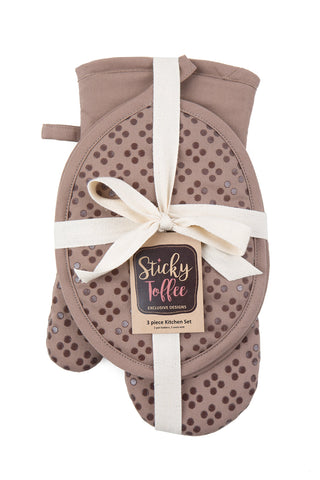 Sticky Toffee set with machine-washable care for simple cleanup.