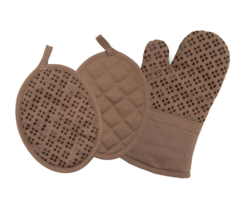Sticky Toffee oven mitt with non-slip silicone for a secure grip on hot pots.