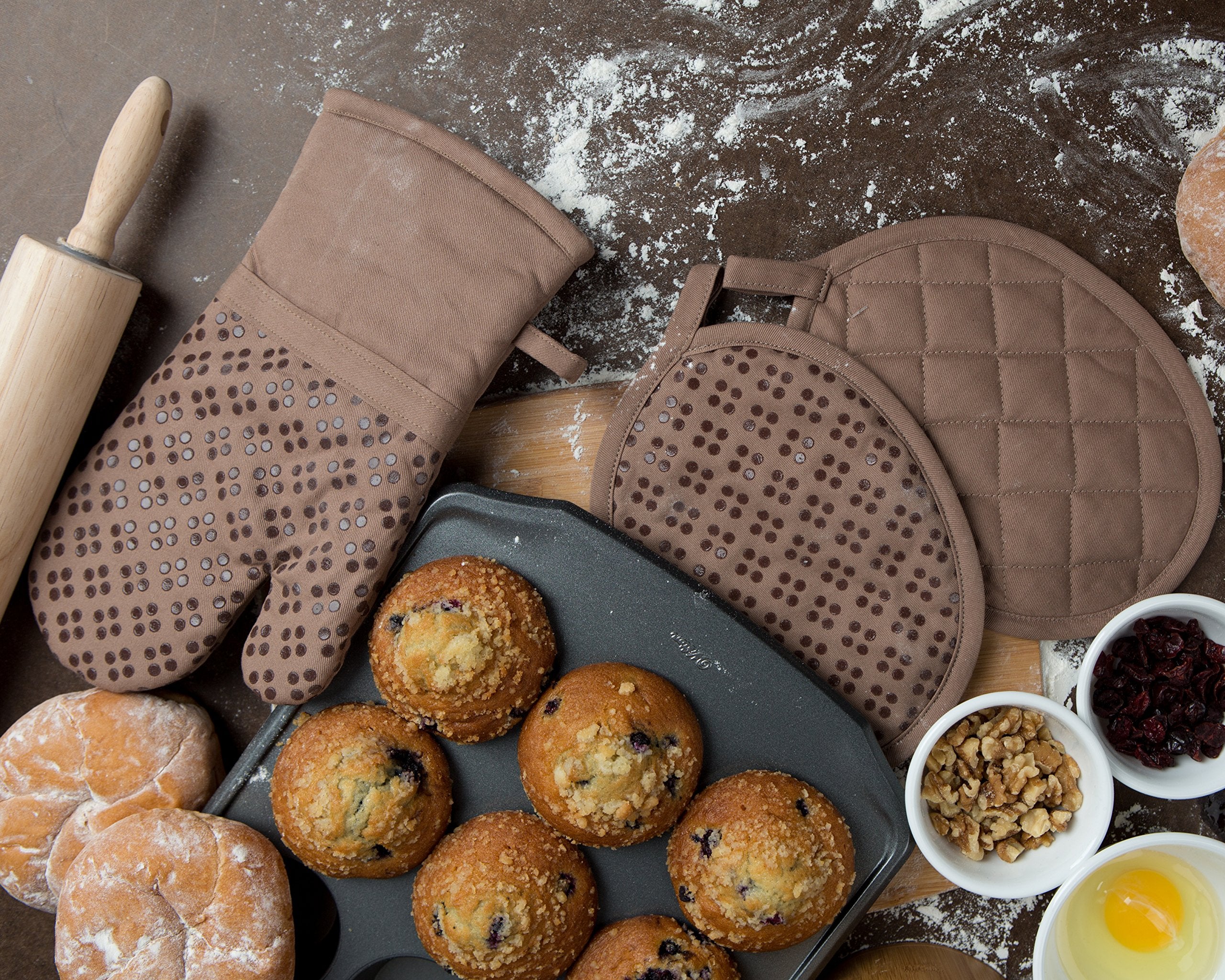 Sticky Toffee pot holder with non-slip silicone for safe pan handling.