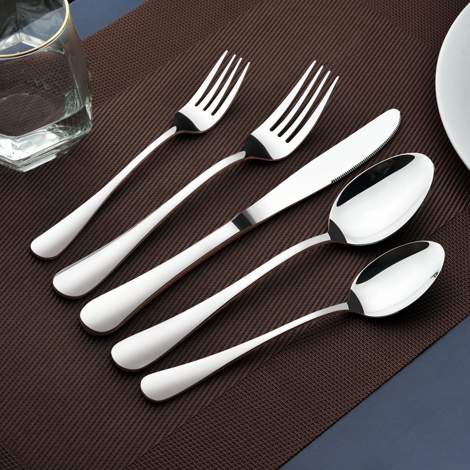 Stilloye dishwasher-safe packaging highlights convenient care and gifting readiness.
