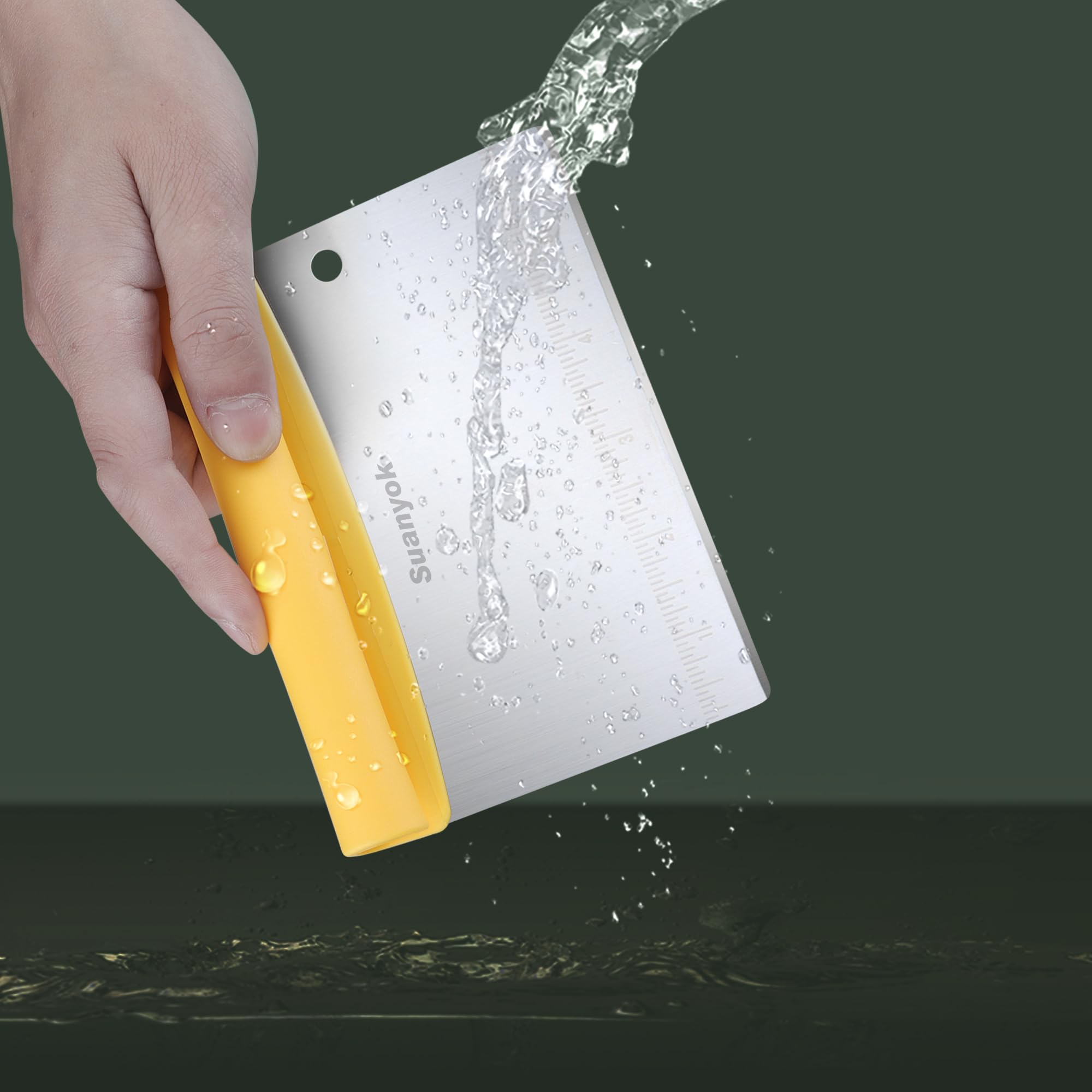 Suanyok ergonomic handle scrapers stay grippy when wet.