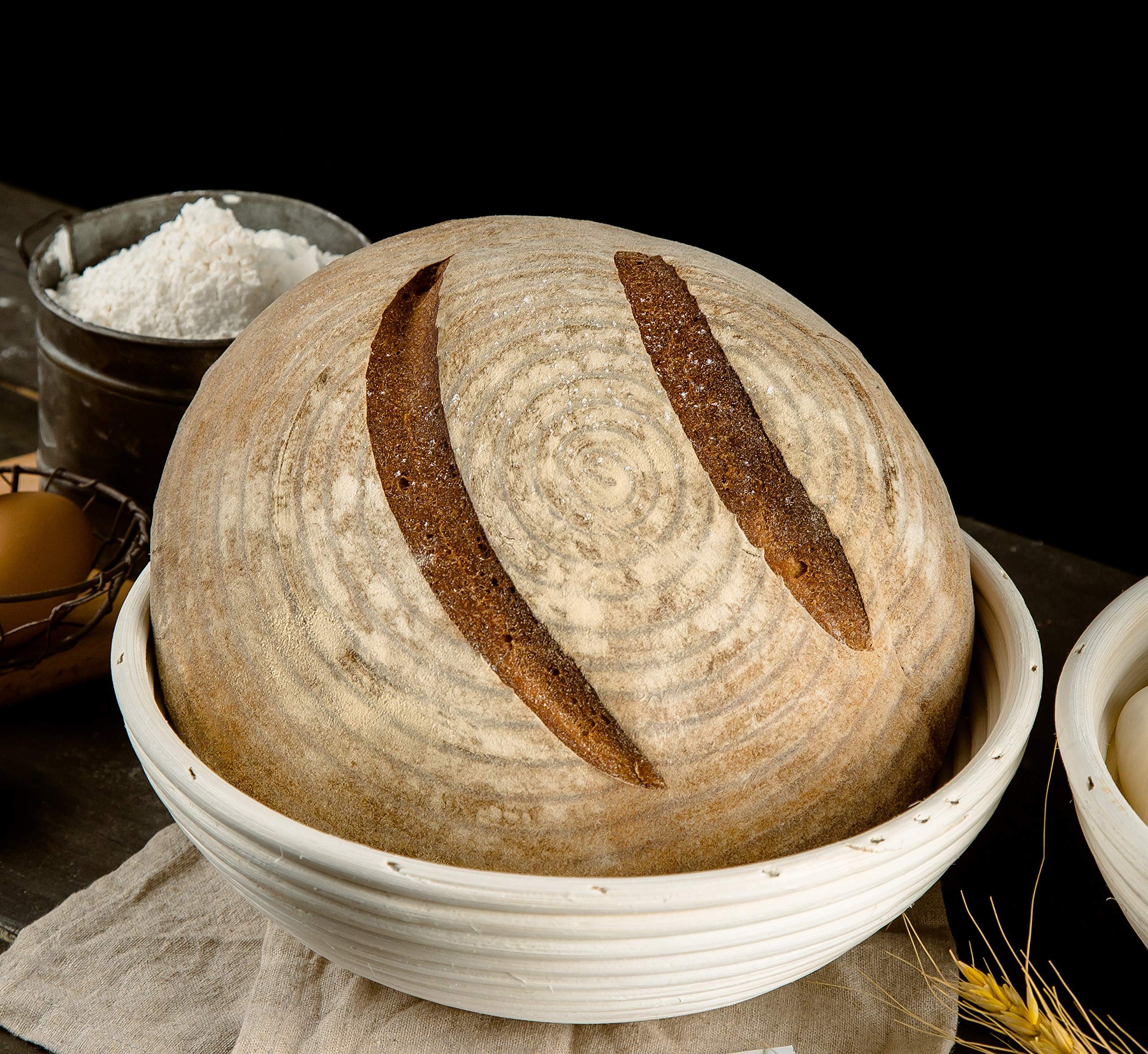 SUGUS HOUSE easy-clean-proofing-basket-10inch minimizes flour buildup and cleanup time.