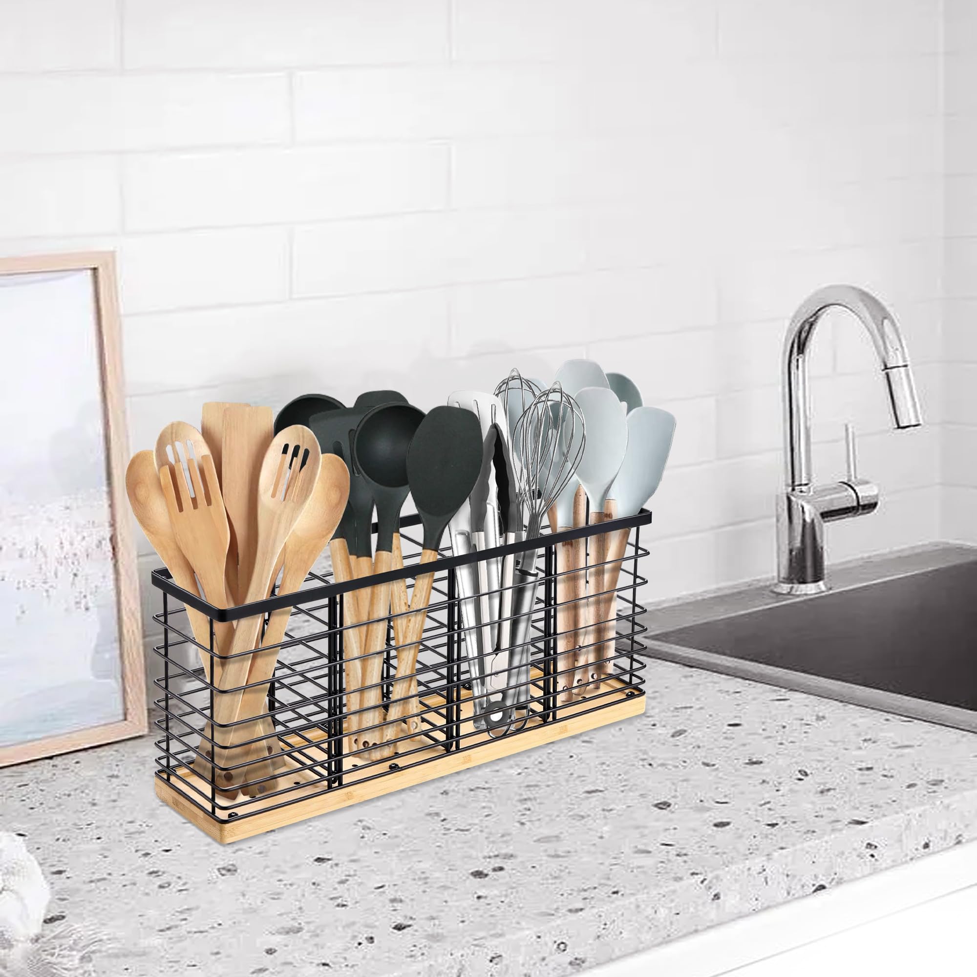 Suli gift-worthy utensil holder for housewarming or cooking enthusiasts.