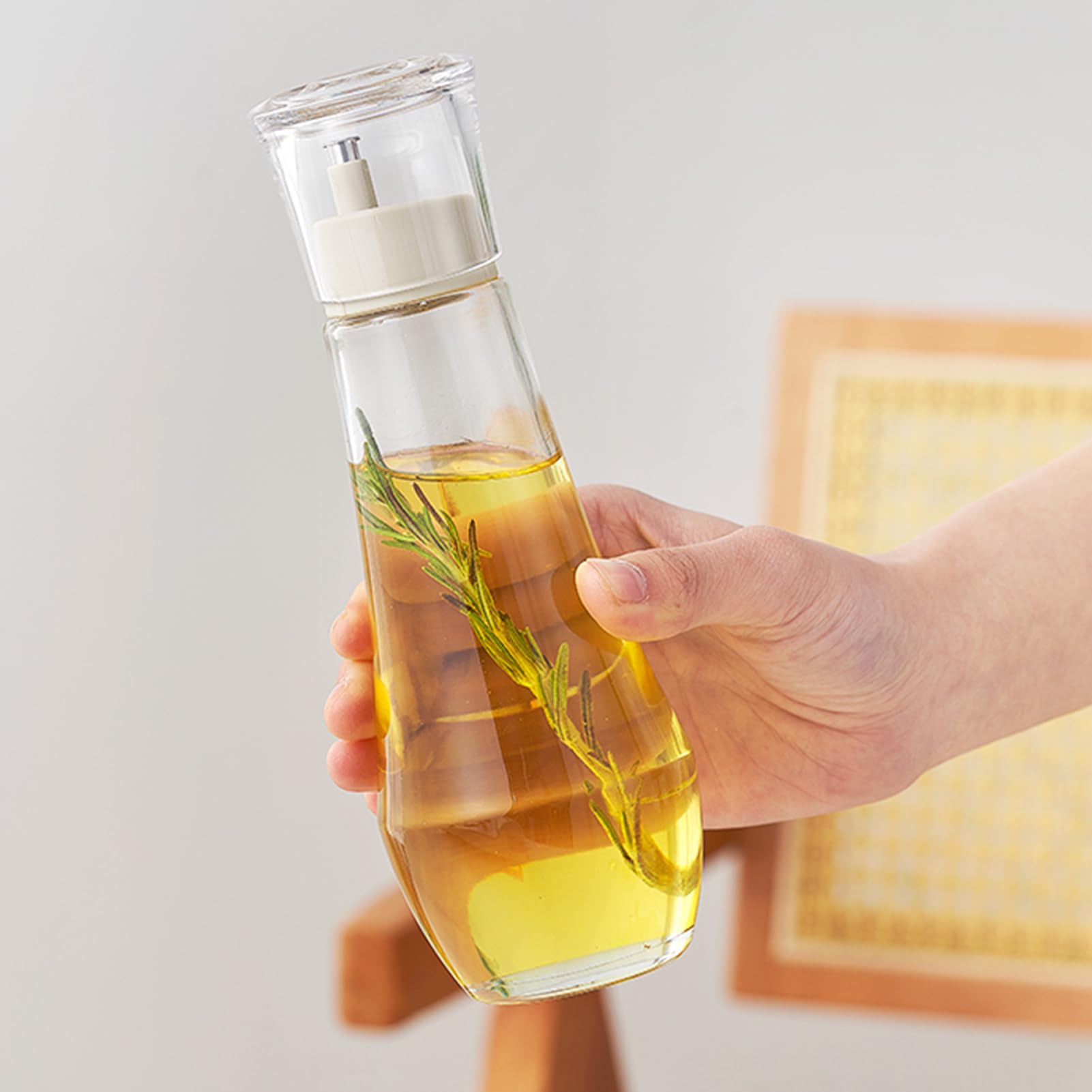 Summark Diamond oil dispenser features large mouth for easy filling