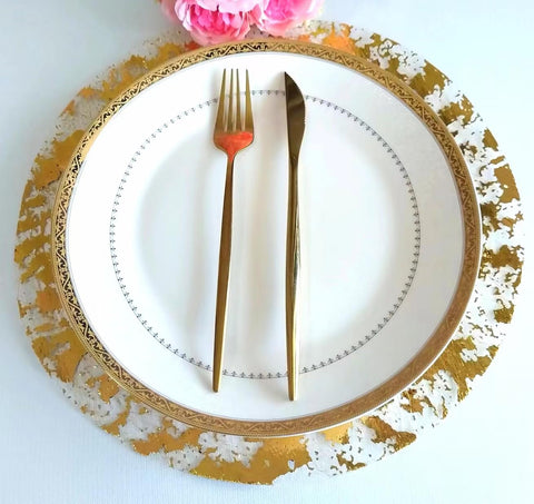 Sunlunckystar mesh pattern placemats bring texture and glamour to celebrations.