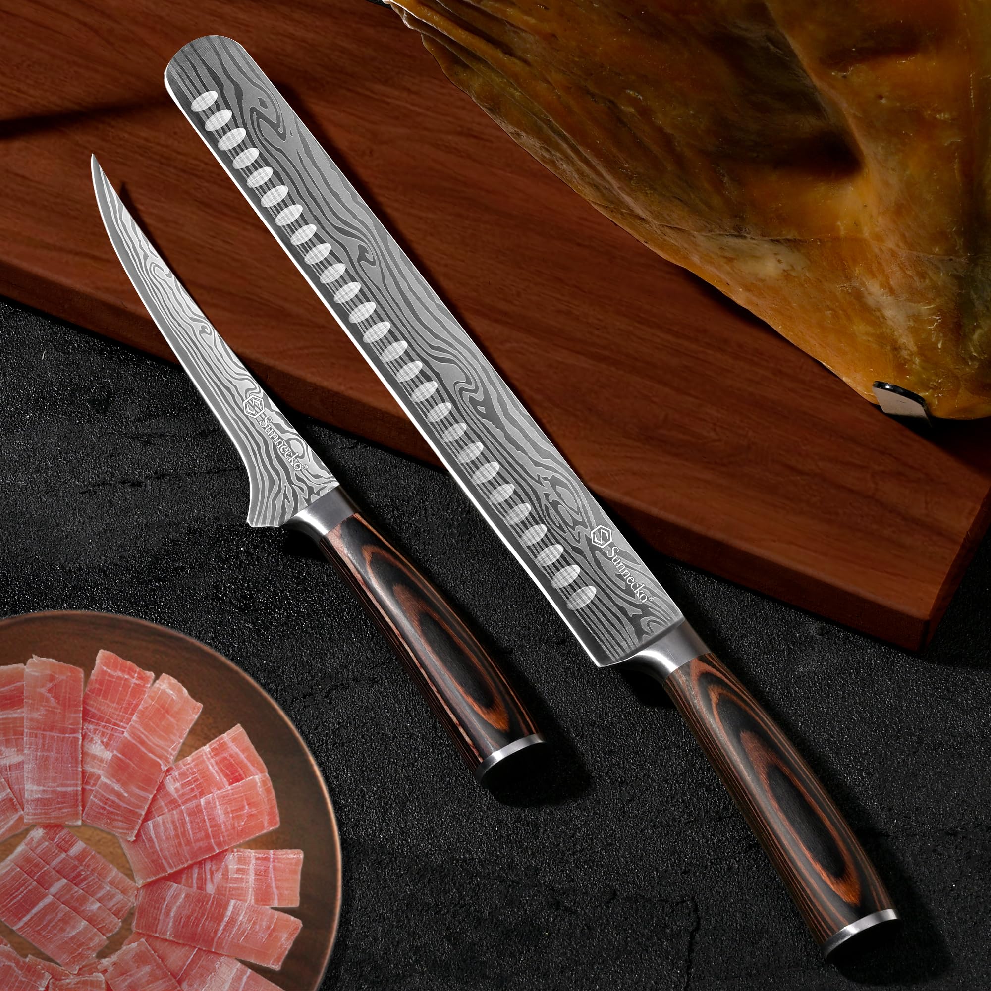 Sunnecko knife sheath protects blades during storage and transport.