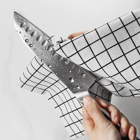 Sunnecko Damascus kitchen knife with solid handle delivers reliable control.
