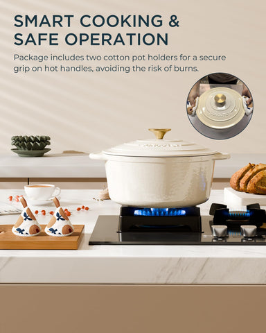 SUNOUTLY Dutch oven with cotton potholders enables safe handling.