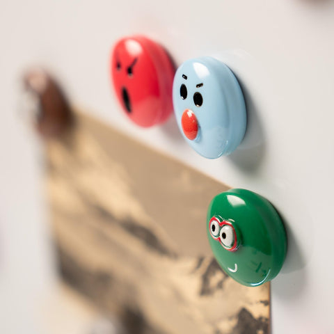 SUNURS 9-pack smiley magnets provide curated favorites for quick organization on boards.