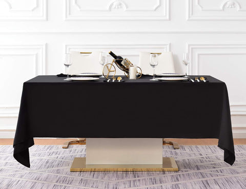 Surmente easy-care black tablecloth 60x102 is simple to wash and maintain.