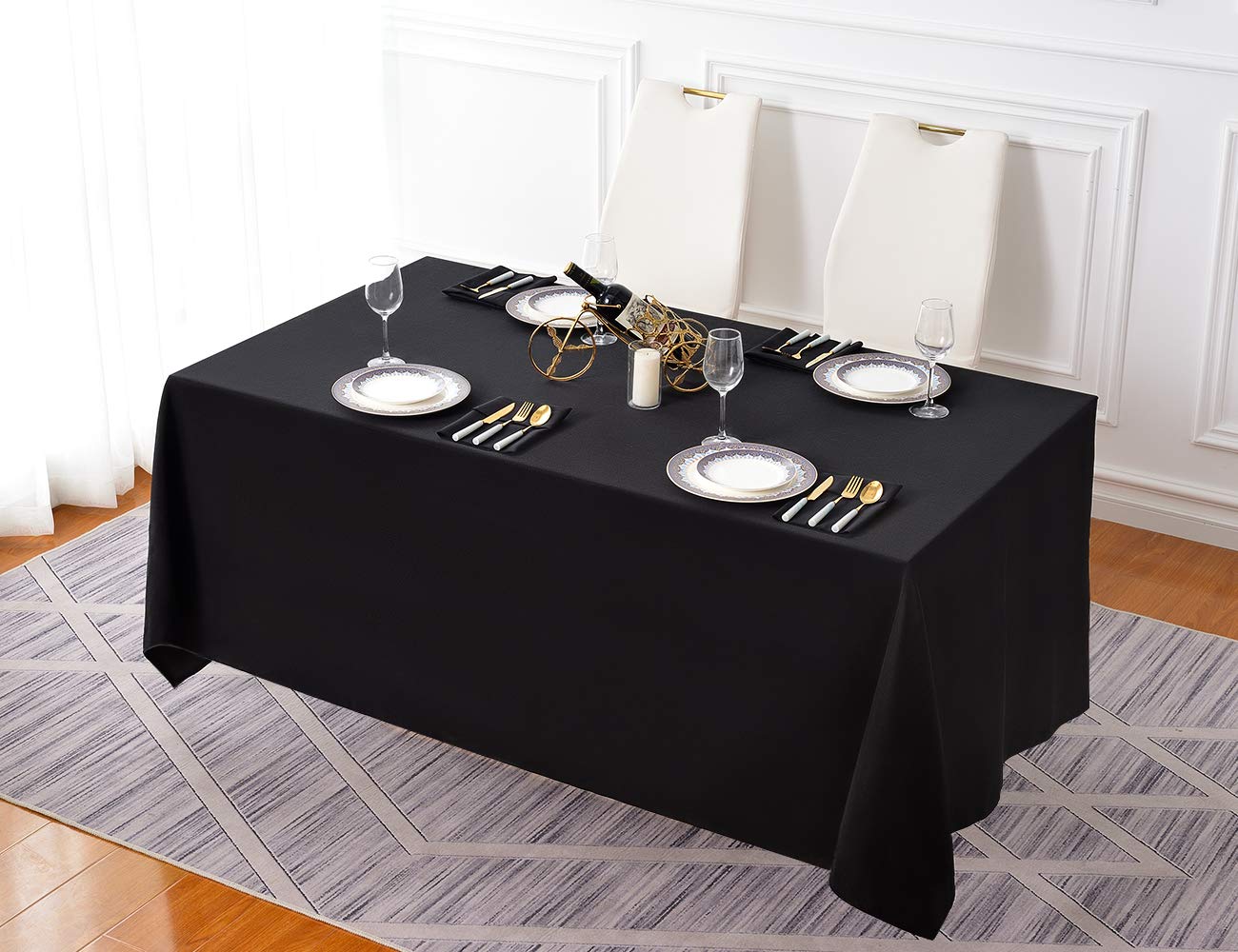 Surmente 90x132 rectangle provides full coverage on rectangular and oval tables.