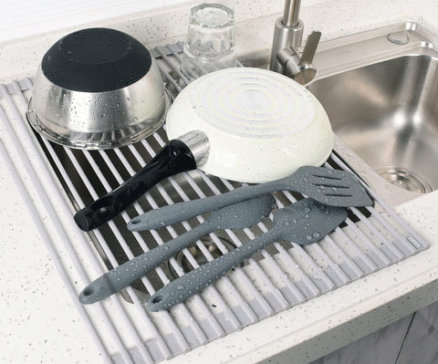 Surpahs silicone-coated stainless steel rack provides a non-slip drying surface.