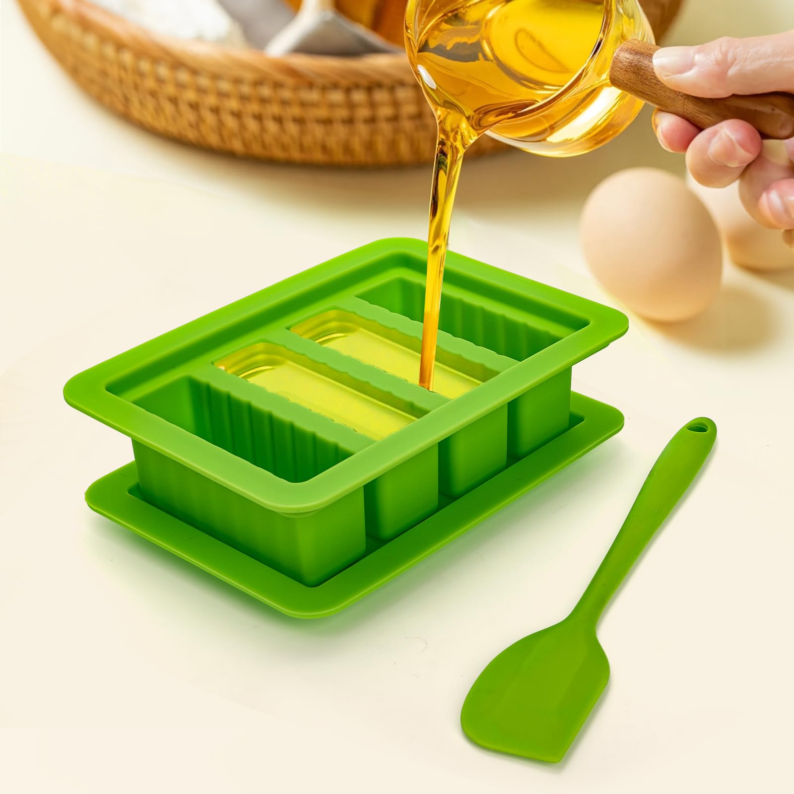 Suwimut mold lid closed to indicate freshness preservation