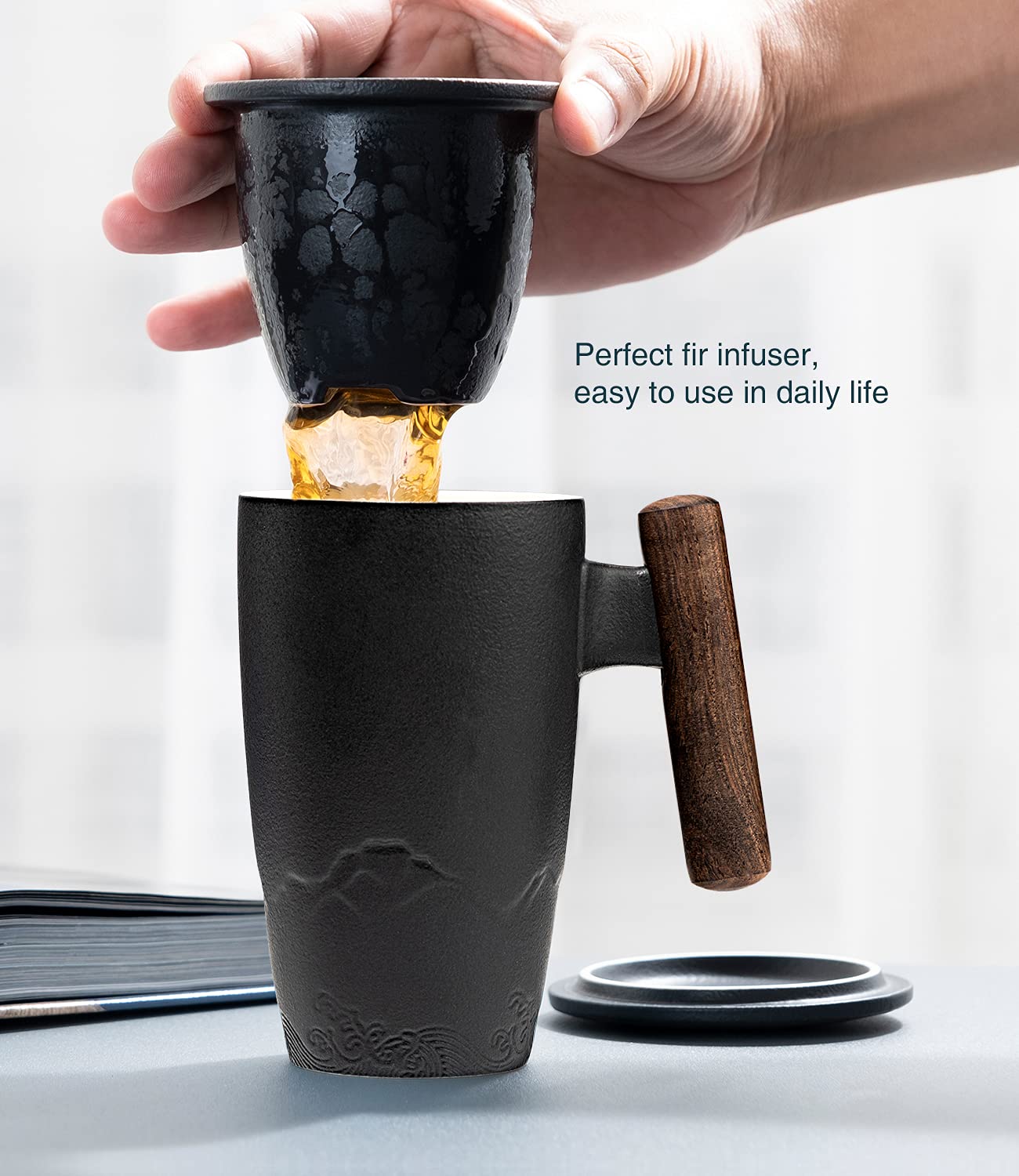 Tomotime lid used as a coaster to keep tea warm with the black cup