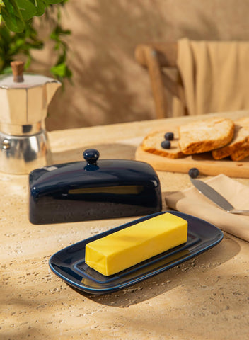 Sweese butter dish center ridges keep butter neatly centered.