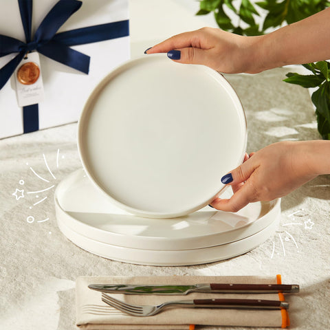 Sweese porcelain plate with scratch-resistant glaze for everyday use.