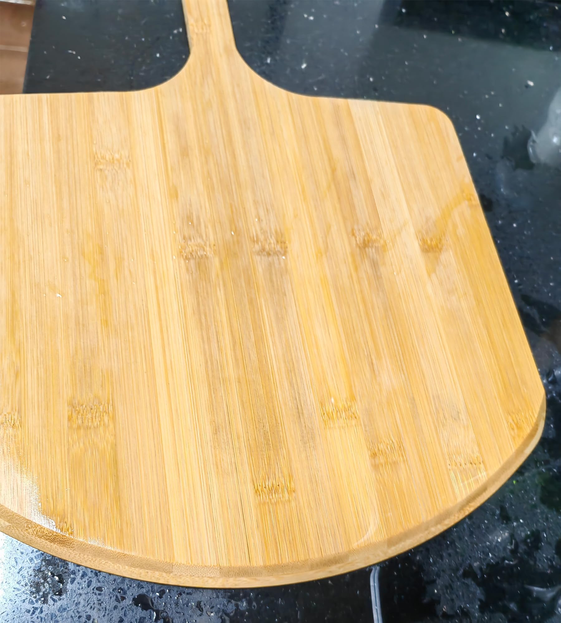 SWEIBIAI cutting board close-up showing mineral oil finish.