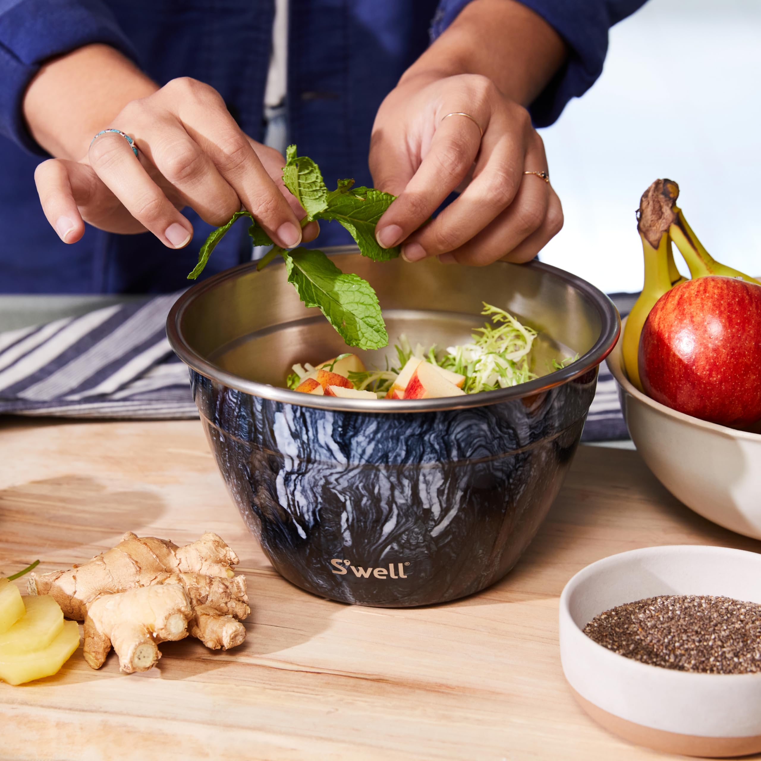 S’well dishwasher-safe bowl design with lid and tray best washed by hand.