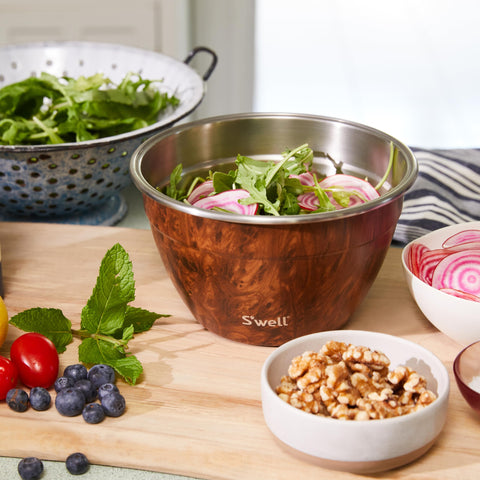 Dishwasher-safe bowl designed for easy cleanup on the go.