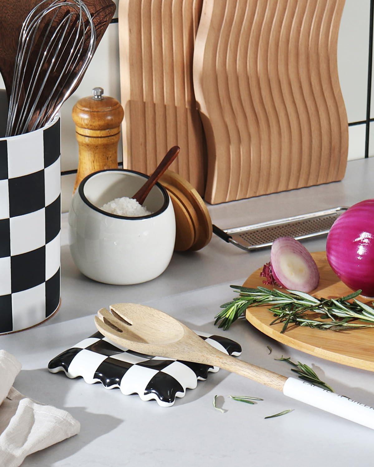Swicken checkered spoon rest, ideal housewarming gift and practical decor.