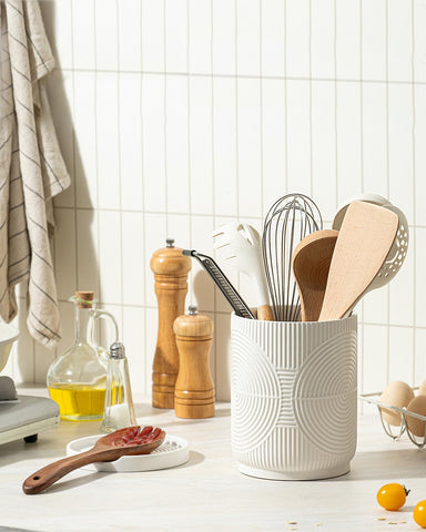 Swicken large-capacity utensil crock stores spatulas, spoons, and whisks.