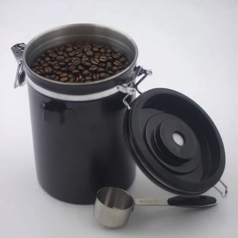 Built-in date tracker helps track roast dates for peak freshness.